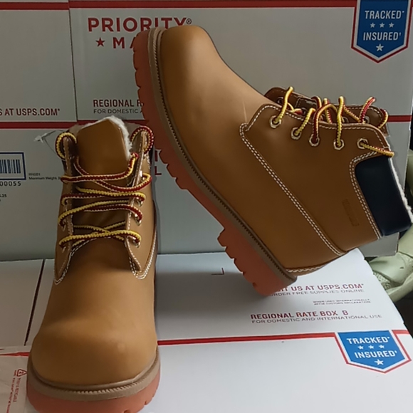 smart waterproof boots